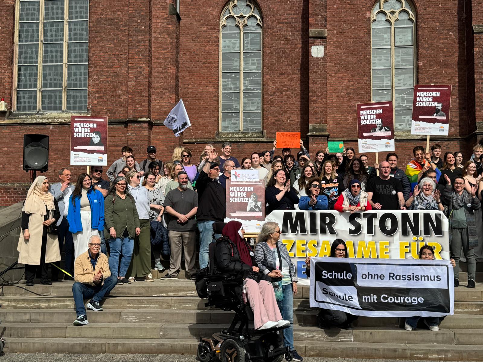 Gruppenfoto Menschenkette 21.03.2025